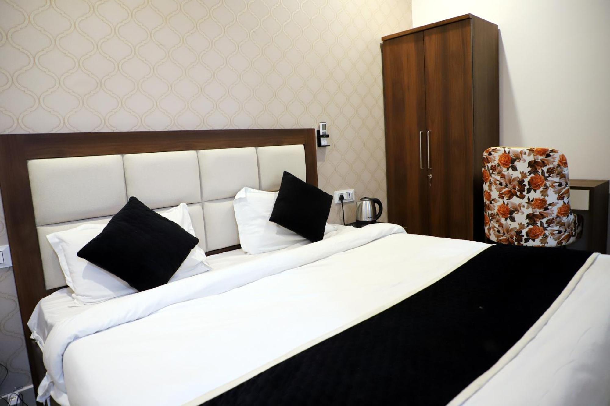 Royal Park Inn Greater Noida Εξωτερικό φωτογραφία